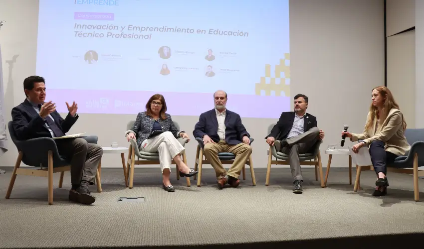 La segunda versión del Premio ChileConverge Emprende arrancó con un destacado conversatorio