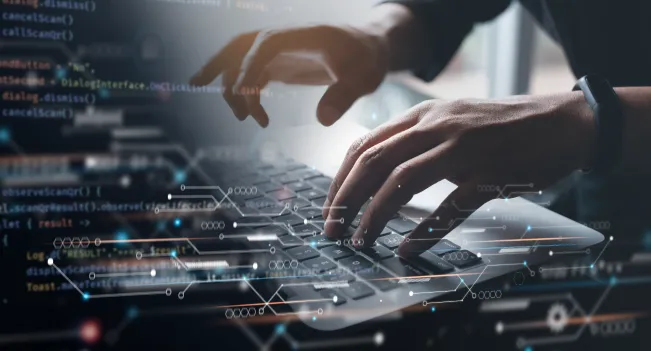 Ingeniero Informática trabajando