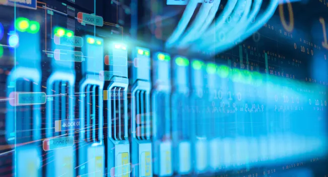 Servidores de una empresa. Imagen referencial a la carrera de Ingeniería en Redes e Infraestructura Cloud de Iplacex.