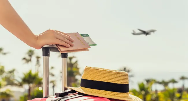 Persona de viaje. Imagen referencial a la carrera de Técnico en Turismo de Iplacex