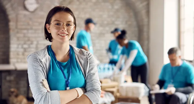 Mujer estudiante de trabajo social realizando bienestar social y trabajo a comunidades