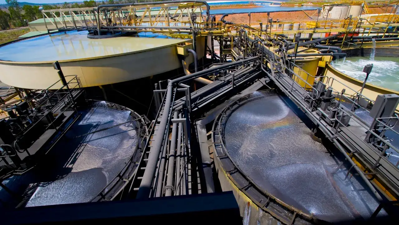 Imagen de una planta minera referenciando a la carrera de Técnico en Operaciones de Planta Minera