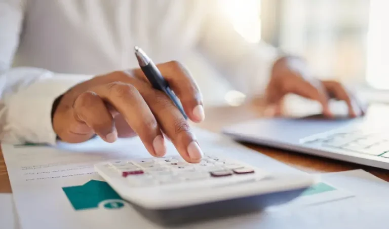 ¿Qué hace y cuánto gana un Contador Auditor?