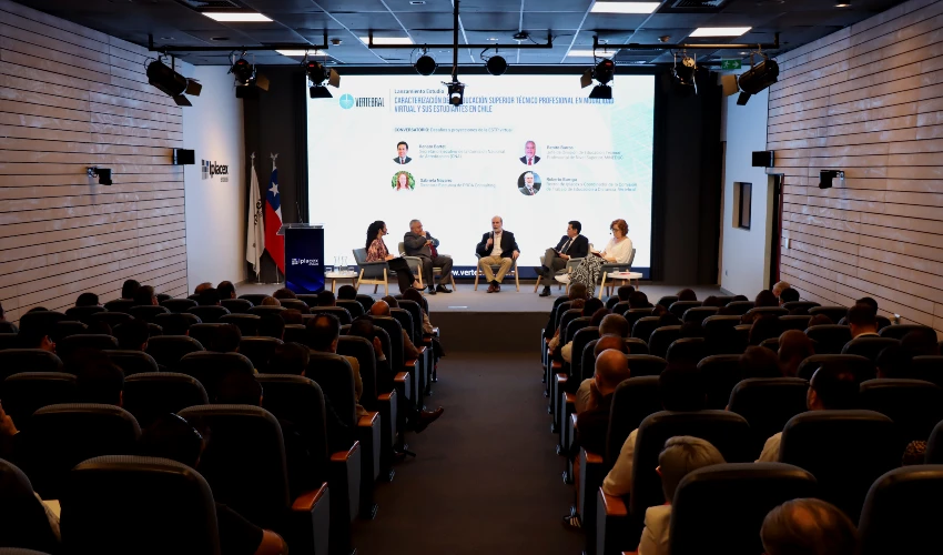 Vertebral Chile e Iplacex presentan estudio nacional sobre formación online virtual en Chile