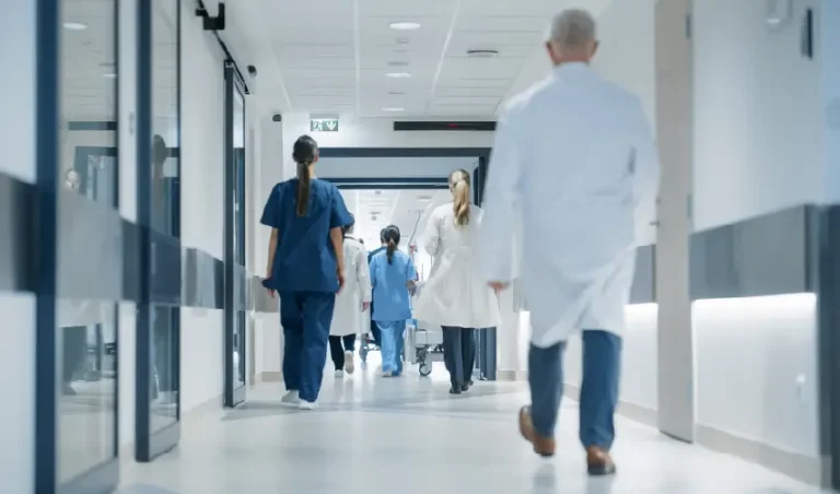 ¿Qué hace un Técnico en Administración de Centros de Salud y cuál es su campo laboral? 