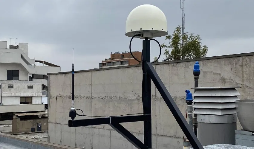 Iplacex fortalece la formación tecnológica con la instalación de una estación CORS en sede Viña del Mar