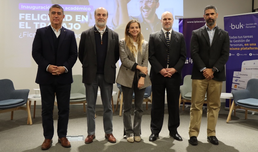 "Felicidad laboral”: El debate que dio inicio al año académico en la Escuela de Administración y Negocios